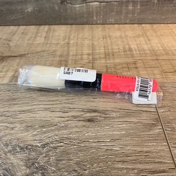 Bobbi Brown Mini Face Blender Brush - Picture 2 of 3